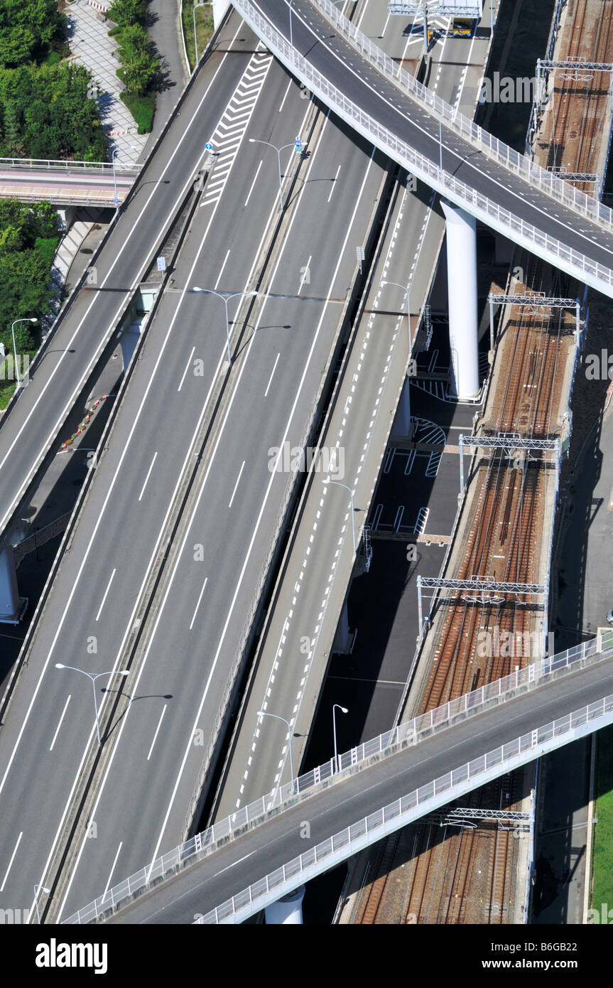 Rinku Straße und Schiene Kreuzung, Ka Nsai Inte internationale Ai Rport Sky Gate Bridge, Bucht von Osaka, Japan Stockfoto