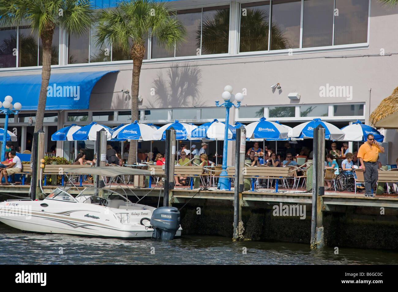 Outdoor-Restaurant und eine Bar auf dem Atlantic Intracoastal Waterway in Fort Lauderdale Florida Stockfoto