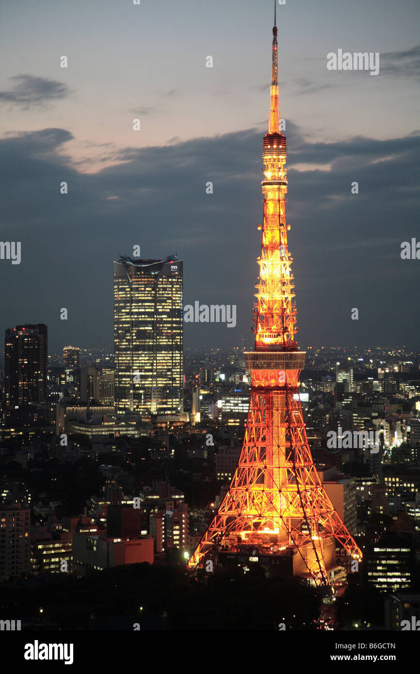 Japan Tokyo Skyline bei Nacht Mori Tower Tokyo Tower Stockfoto