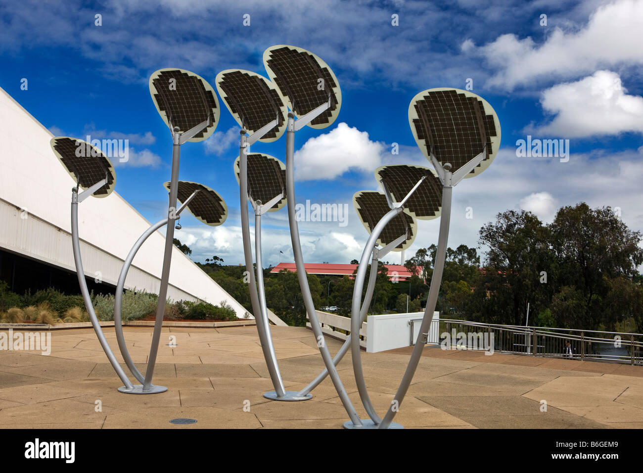 Solar-Panels geformt wie Mallee Bäume zu, die Energie der Sonne vor Adelaide Festival Centre, South Australia ernten Stockfoto