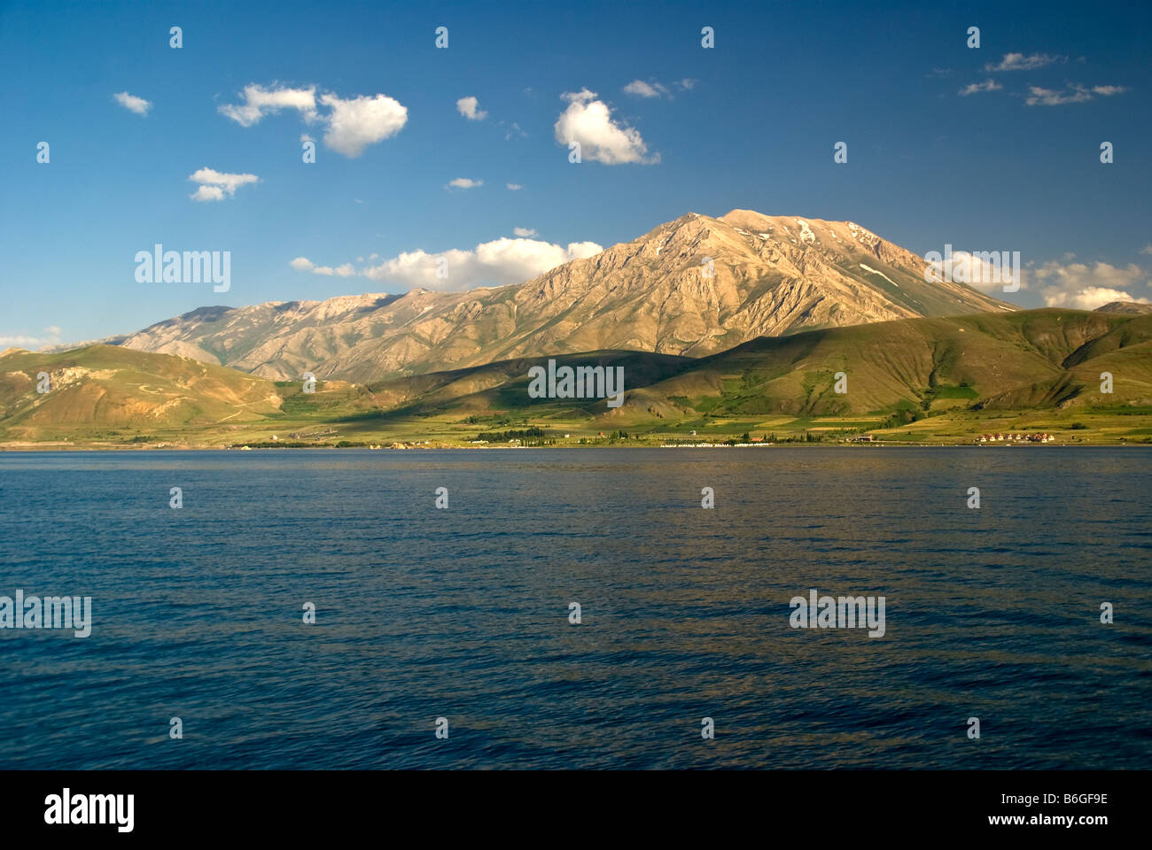 Van-See, Türkei, bergige Küste Stockfoto