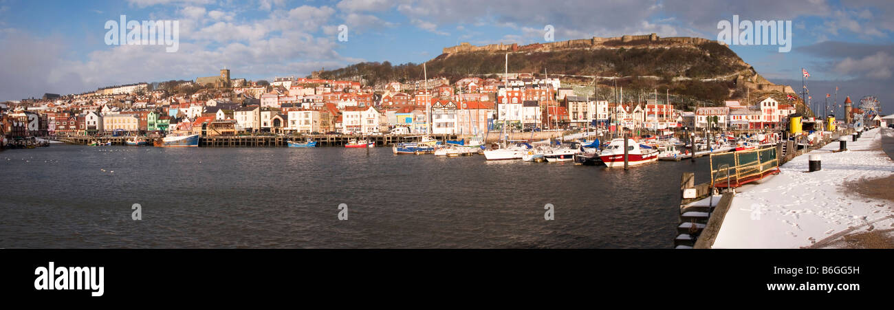 Scarborough Castle und Hafen Stockfoto