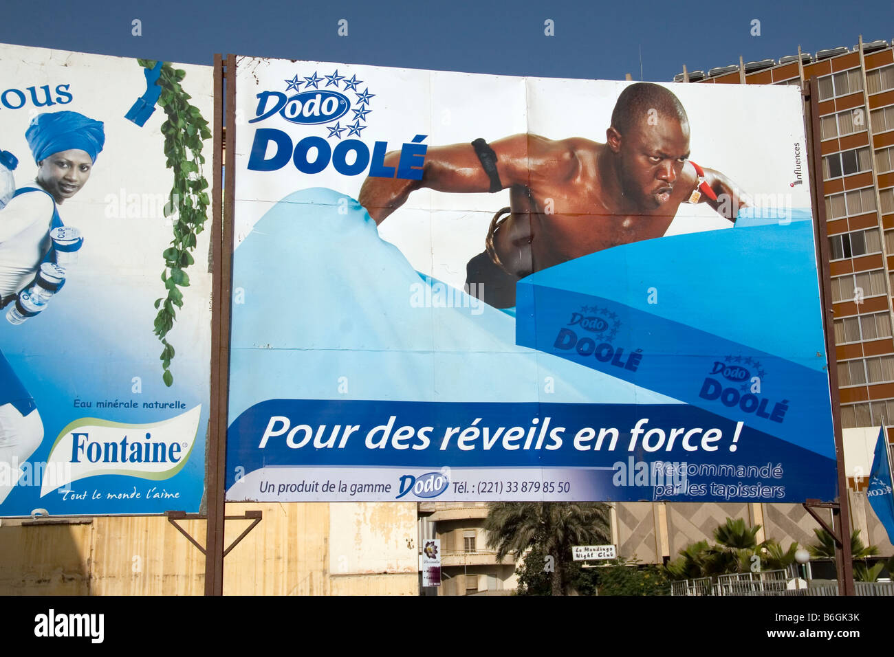 Plakat-Werbung Einstreu-Produkte-Dakar-Senegal Stockfoto