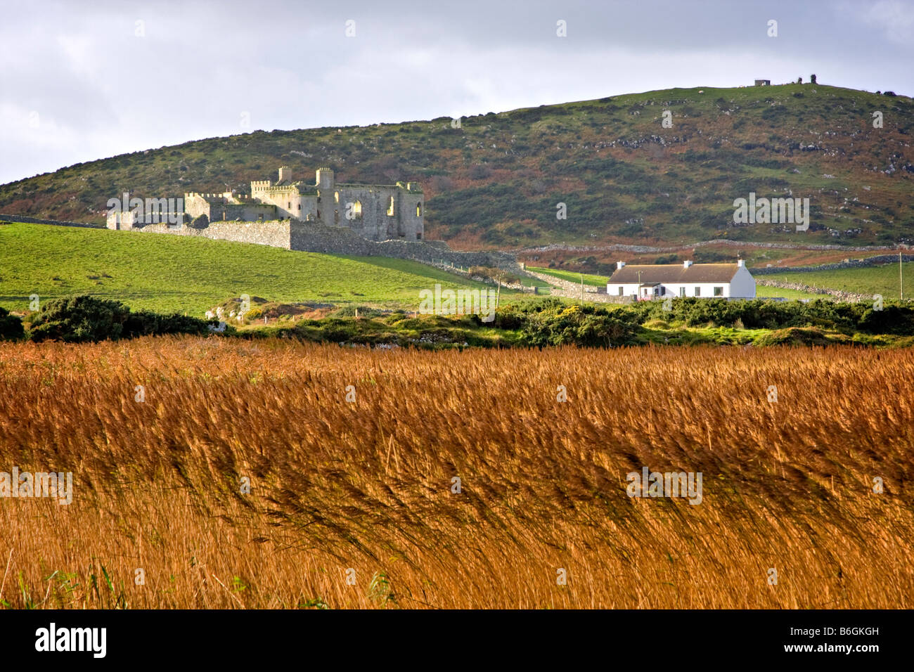 Verfallenen Burg in der Nähe von Ballyconneely, Connemara, Irland Stockfoto