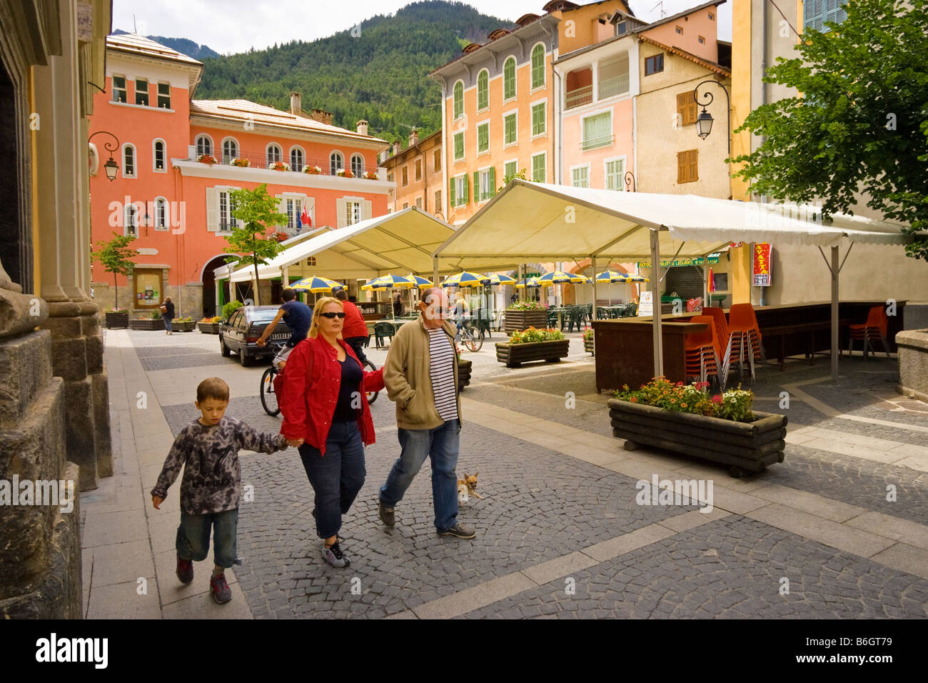 Markt Platz Ste Etienne de Tinée in den Alpes Maritimes Frankreich Stockfoto