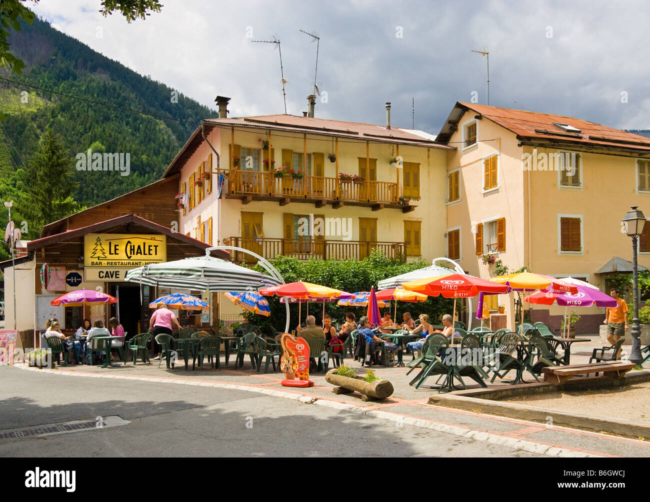 Französisches Restaurant Cafe Bar bei Ste Etienne de Tinee, Alpes Maritimes, Frankreich Stockfoto