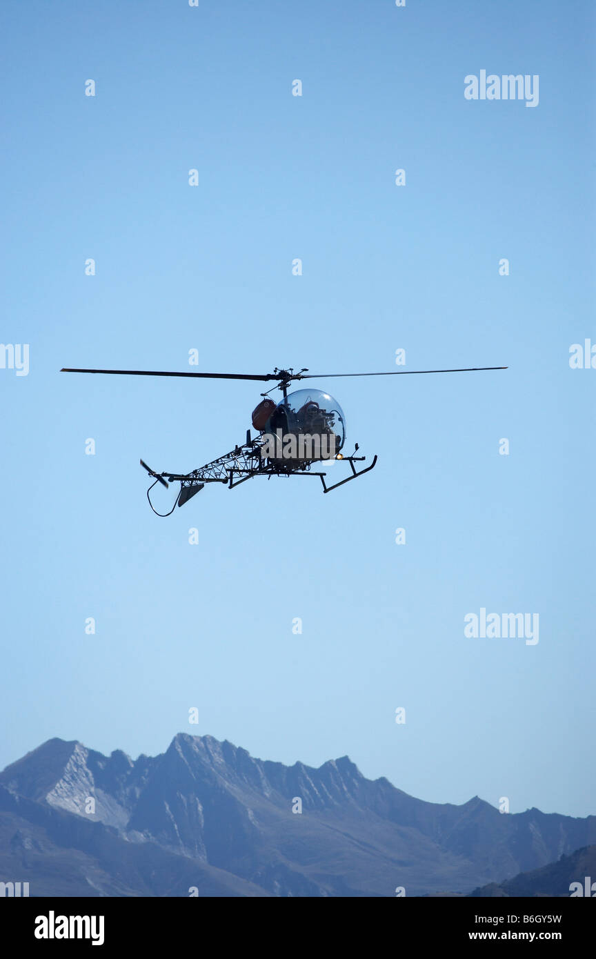 Vintage Bell 47 Hubschrauber Warbirds über Wanaka Airshow Wanaka Südinsel Neuseeland Stockfoto