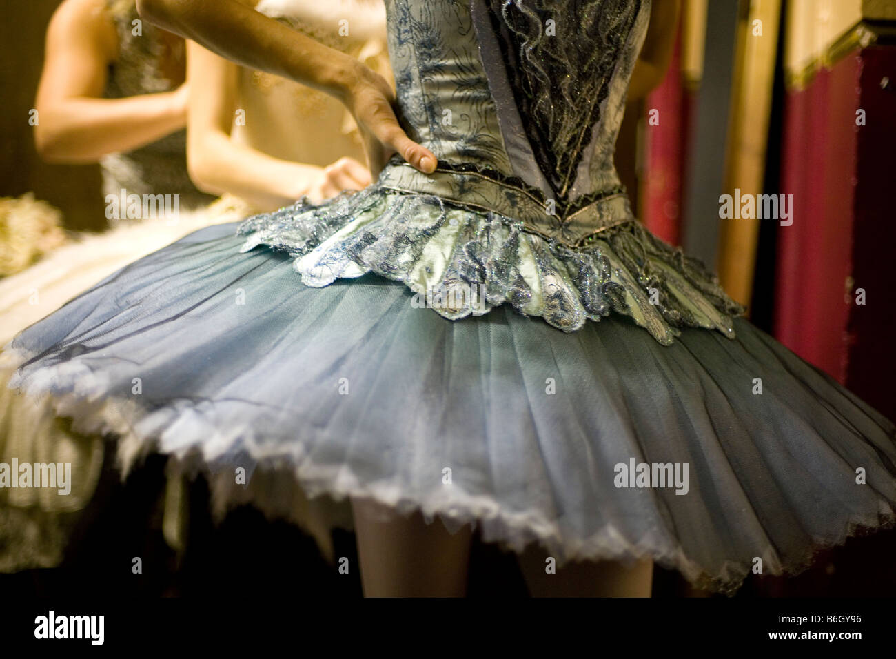 Eine Ballerina hinter den Kulissen von The English National Ballet s Produktion von Sleeping Beauty Stockfoto