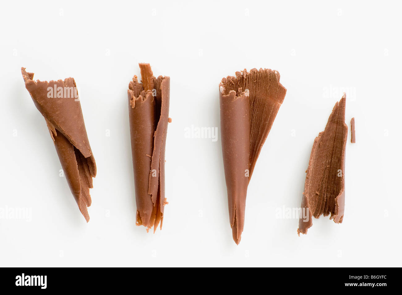Vier Schokolade Späne auf weiß Stockfoto