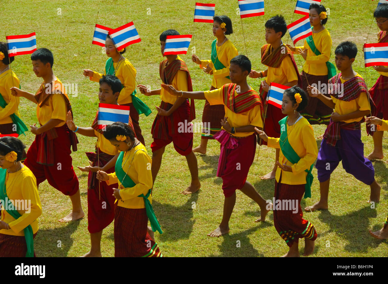 traditionelle Tänzer am Surin Elephant Festival in Thailand Stockfoto