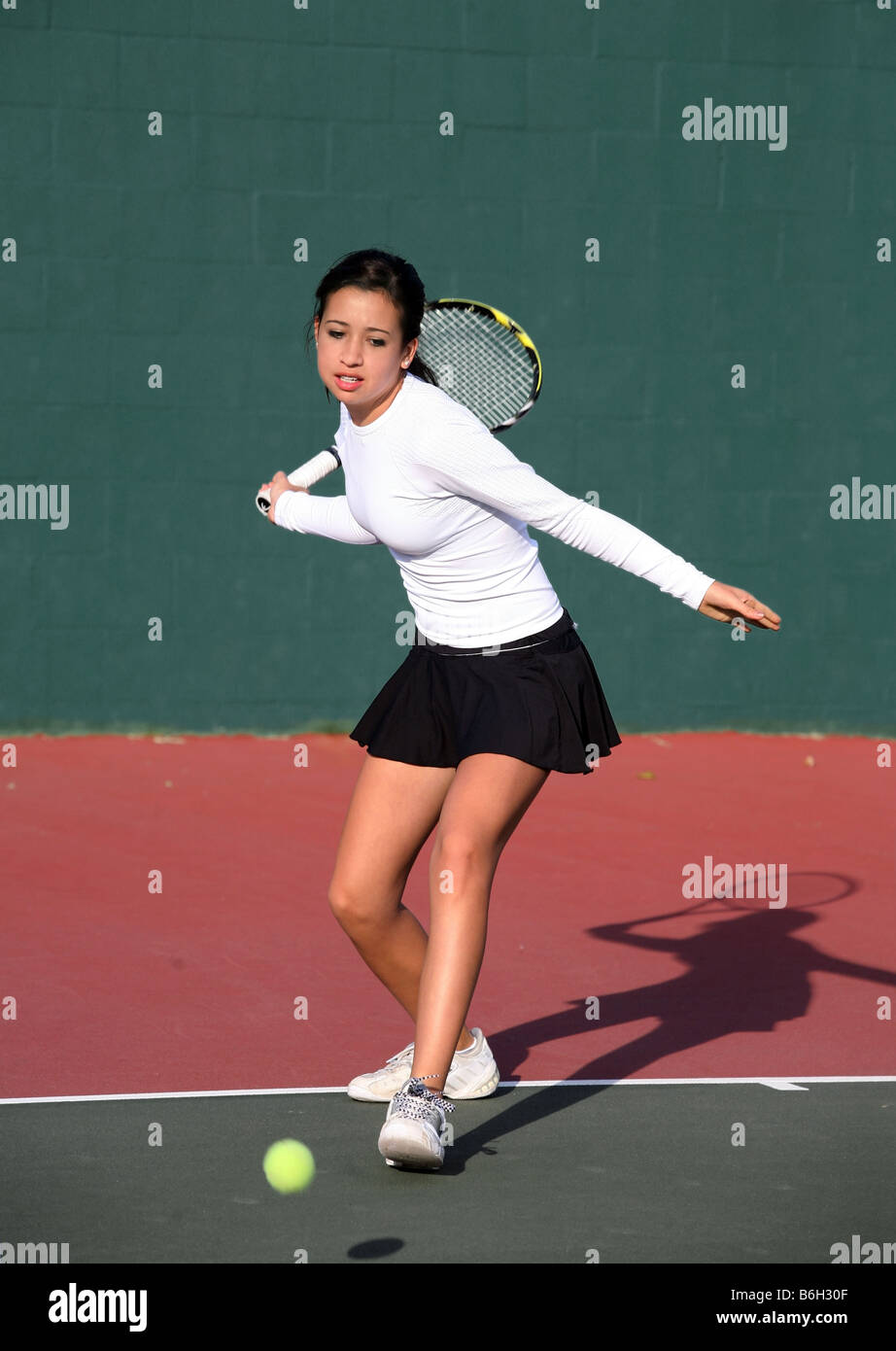 Teen Mädchen Tennis spielen Stockfotografie - Alamy