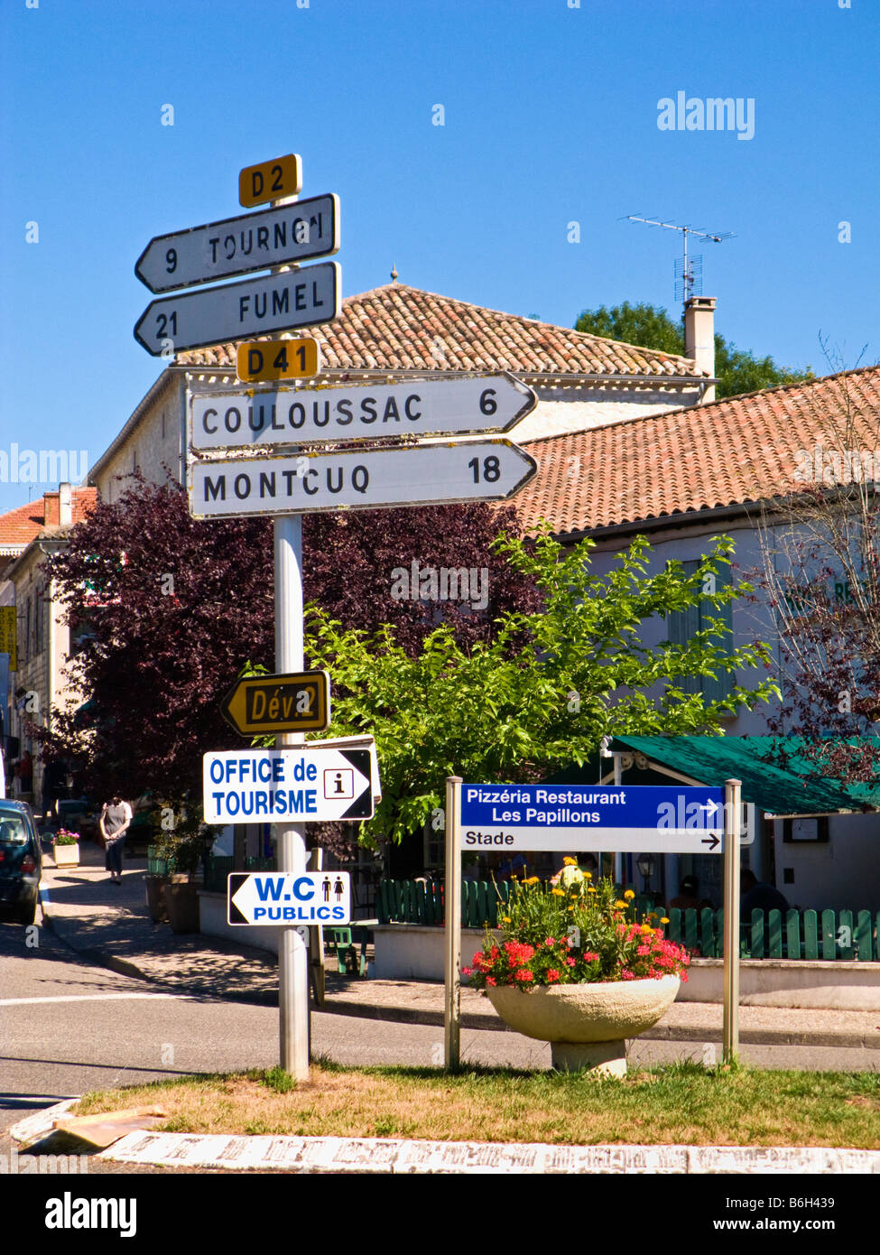 Französische Stadt D Straßenschilder Wegbeschreibung und lokale Annehmlichkeiten Wegbeschreibung Richtung France Europe Stockfoto