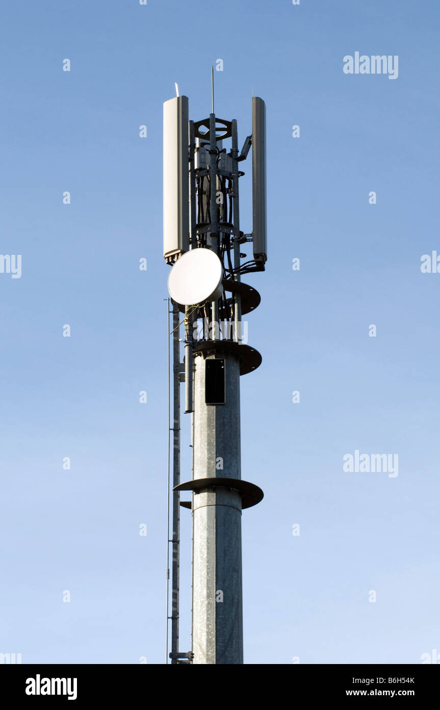 Mobile Handy-Mast Netzwerk Basisstation Antenne Masten Telefone Stockfoto