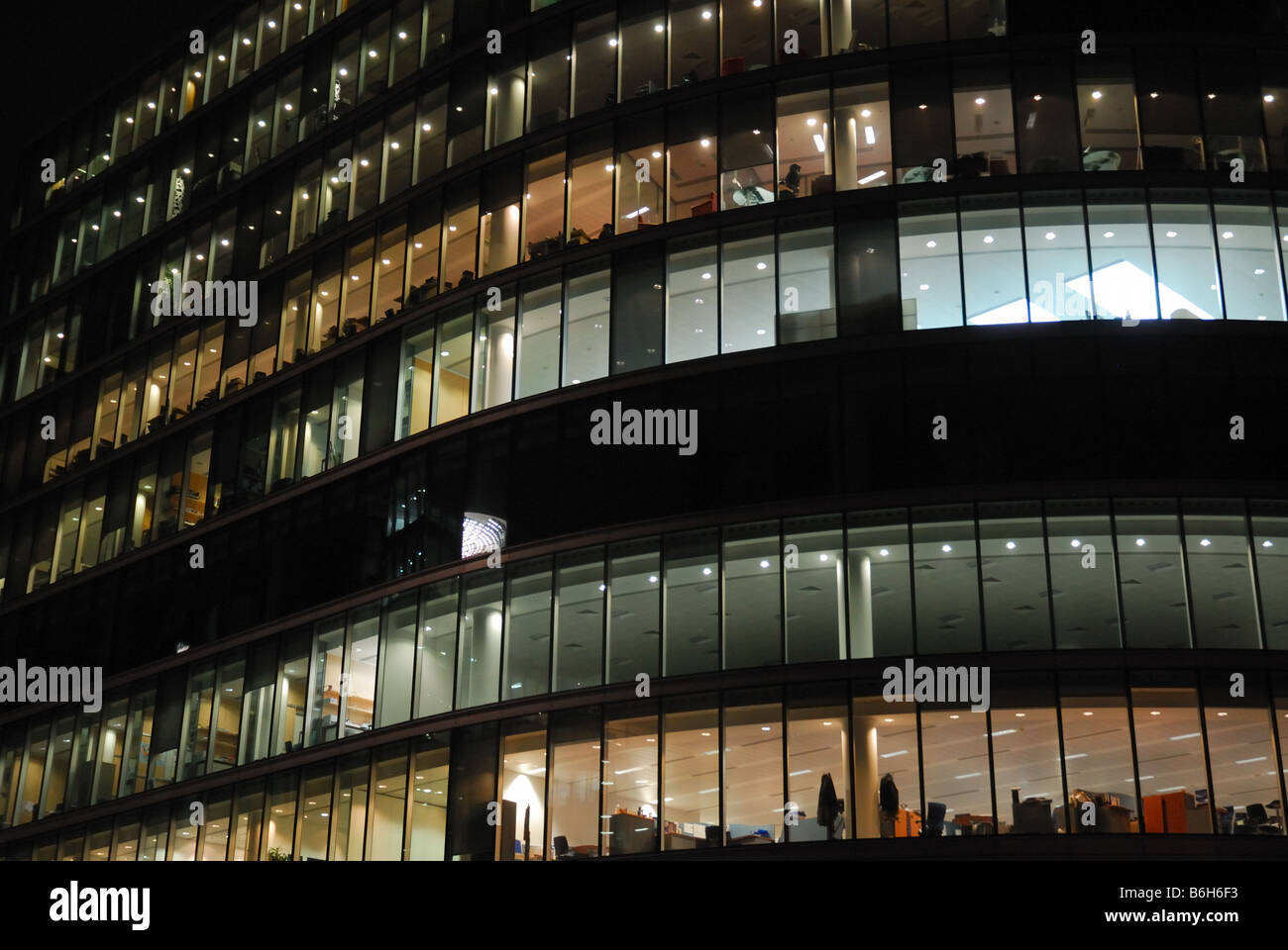 Bürogebäude in der Nacht, Central London Stockfoto