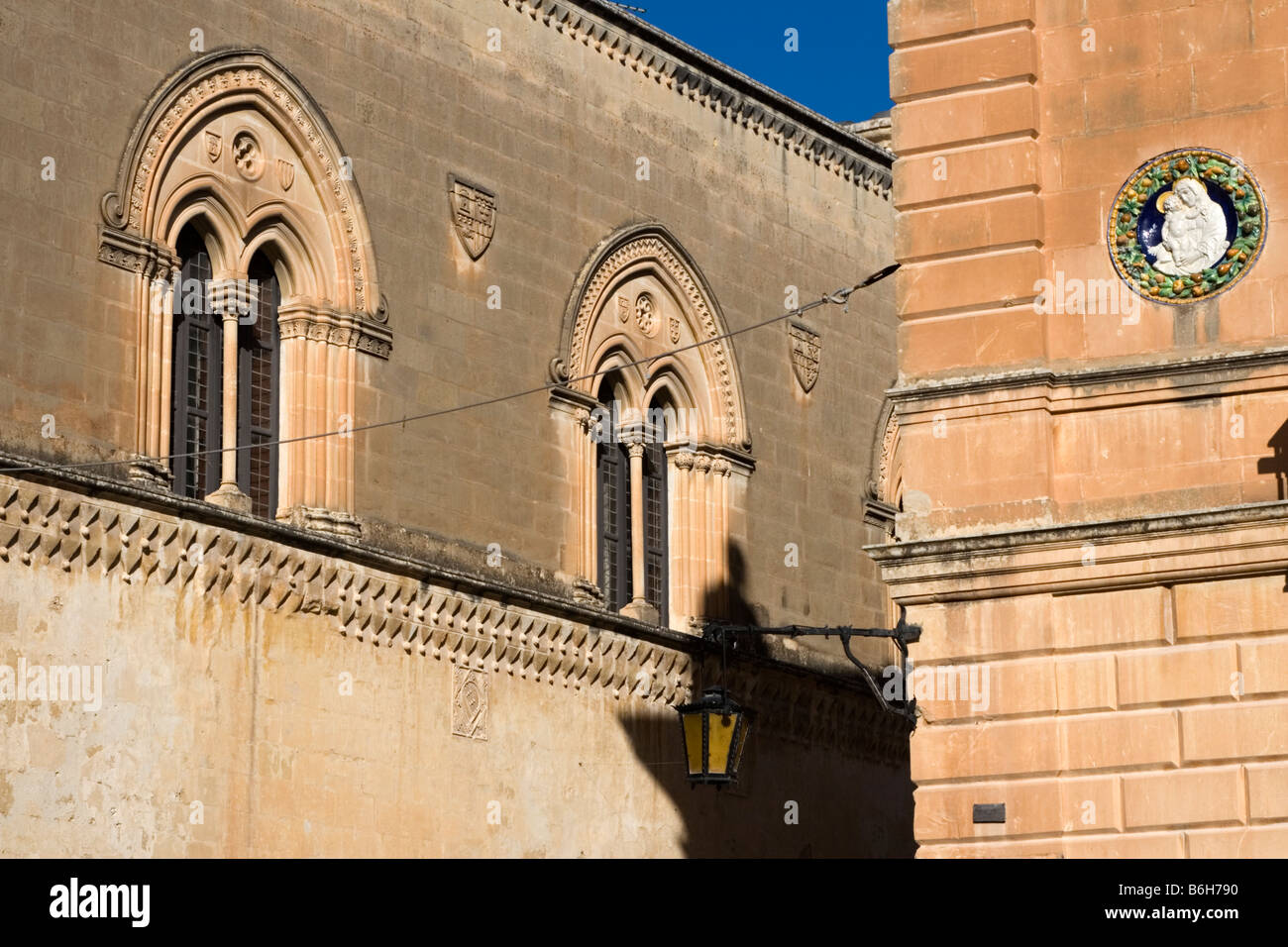Maßwerk im Siculo-normannischen Stil in Mdina, Malta Stockfoto