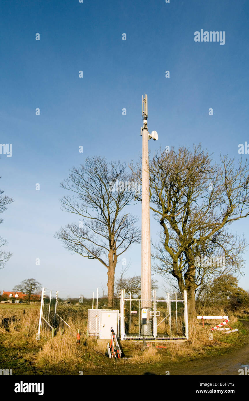 Mobile Handy-Mast Netzwerk Basisstation Antenne Masten Telefone Stockfoto