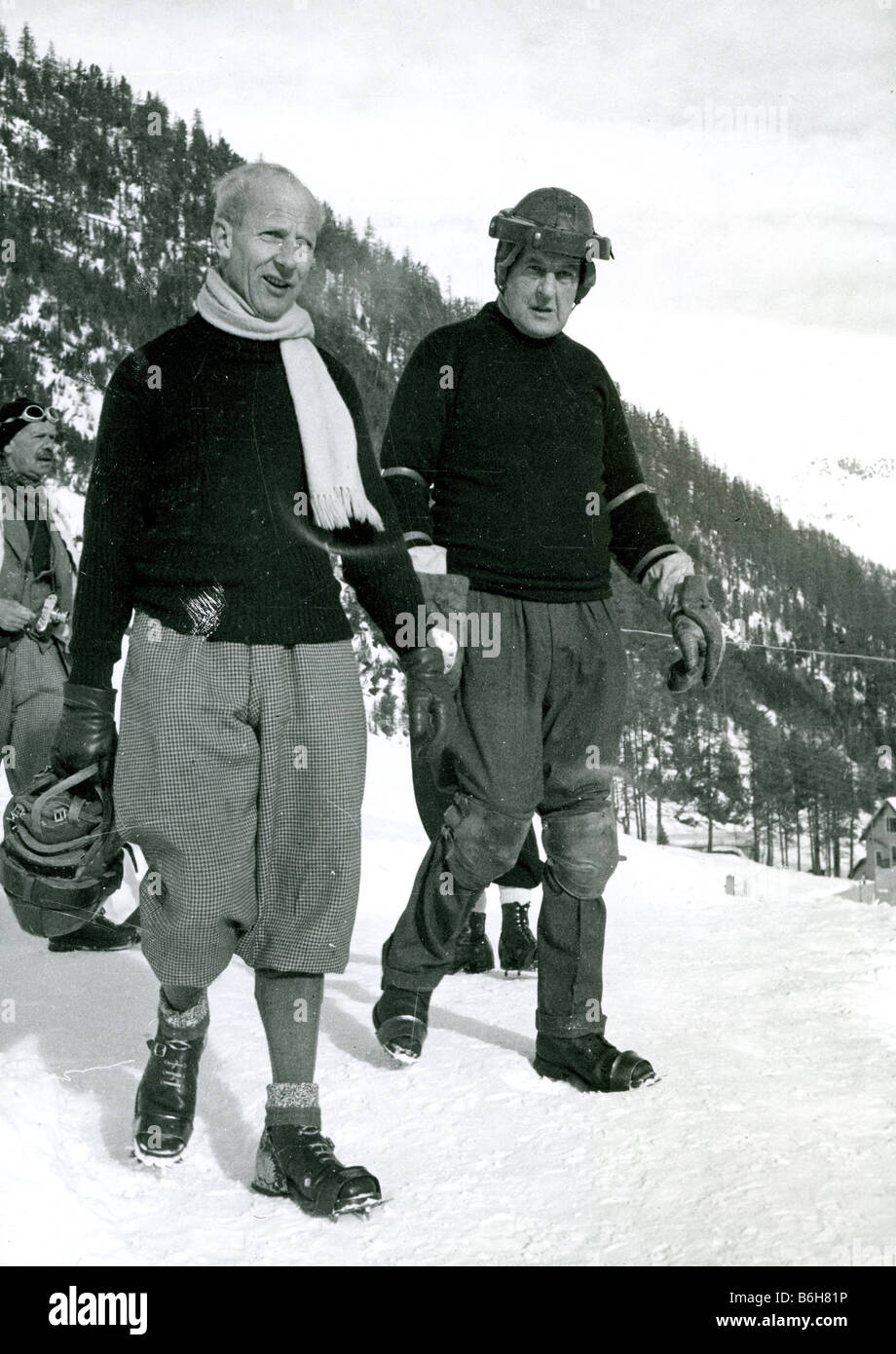 JOHN MOORE-BRABAZON auf der rechten Seite und Jimmie Mäntel Kapitän der britischen Olympia-Mannschaft bei den Cresta Run Stockfoto