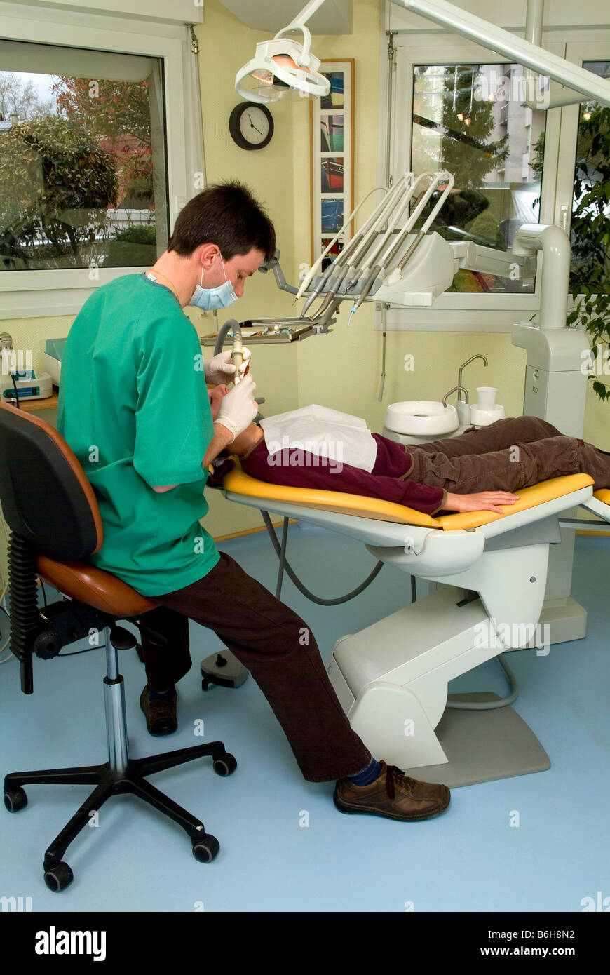 Zahnarzt Behandlung eines Kindes Stockfoto