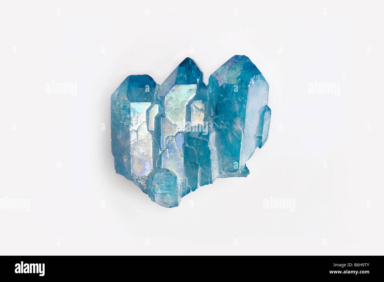 Aqua Aura-Quarz, verwachsenen Triplett Kristall auf weißem Hintergrund Stockfoto