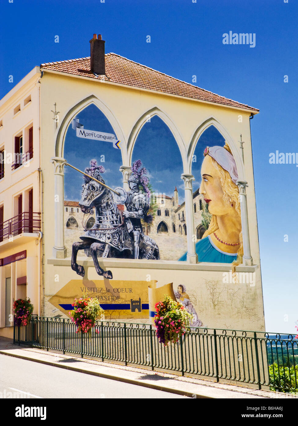 Street Art Wandbild an der Seite eines Hauses in Monflanquin, Lot-et-Garonne, Frankreich, Europa, lackiert Stockfoto