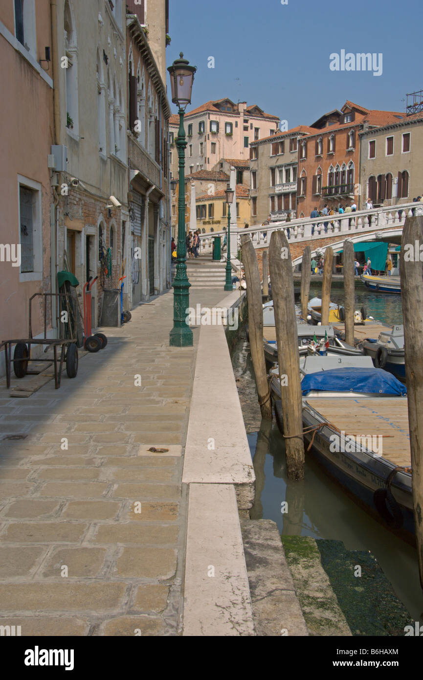 Ponte Delle Guglie Cannaregio Canal Venedig Italien April 2008 Stockfoto