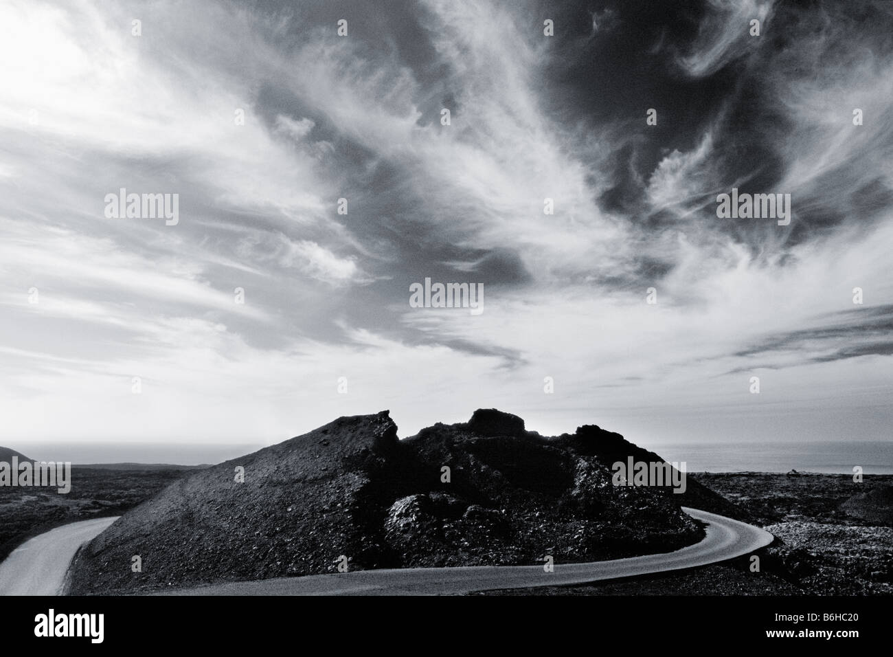 Straße durch Nationalpark Timanfaya, Lanzarote, Spanien Stockfoto