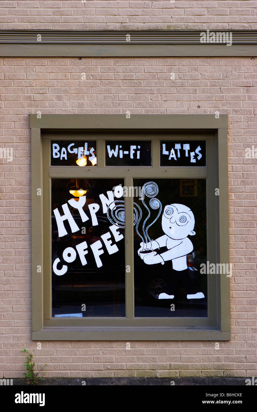 Eine bemalte Schaufenster von einem Coffee-Shop in Davis West Virginia Stockfoto