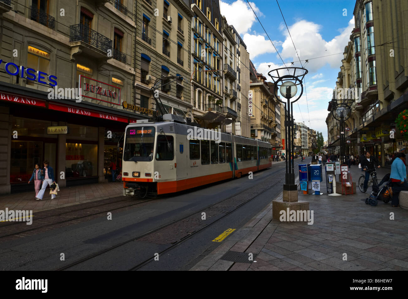 Straßenbahn auf der Rue du Rhône in Genf, Schweiz Stockfoto