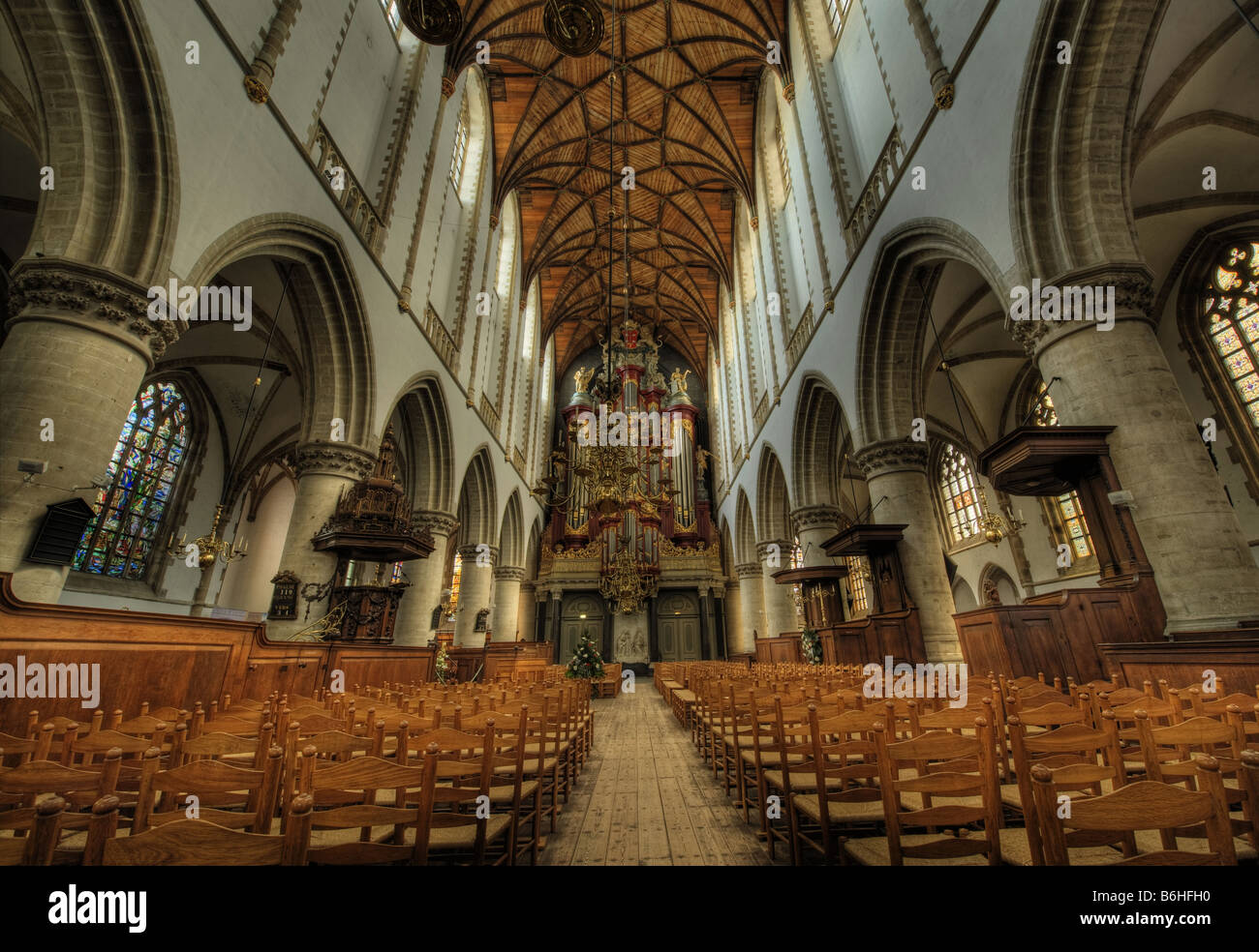 HDR-Foto im Inneren der Kirche St. Bavo oder Grote Kerk Haarlem Holland Niederlande Stockfoto