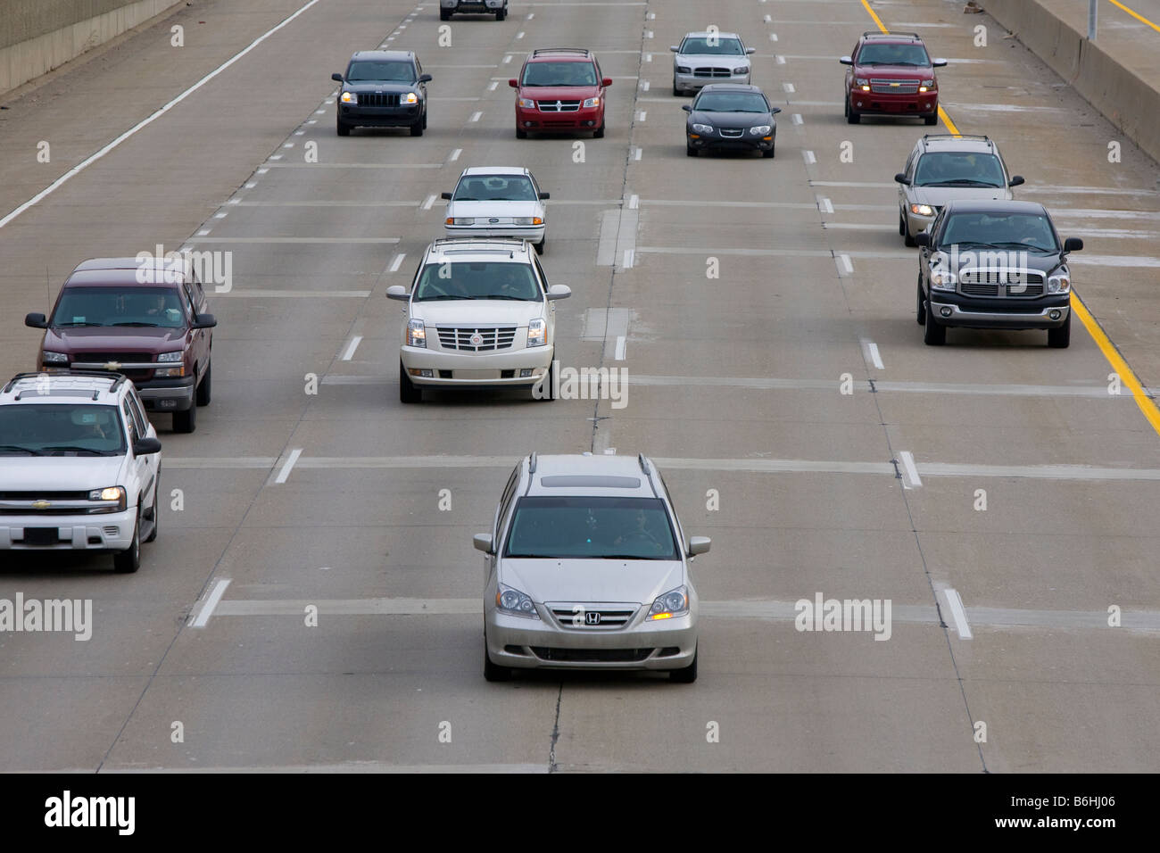 Ein Fahrer ändert Fahrspuren auf Interstate 696, eine Autobahn in Metro Detroit Transportsystem Stockfoto