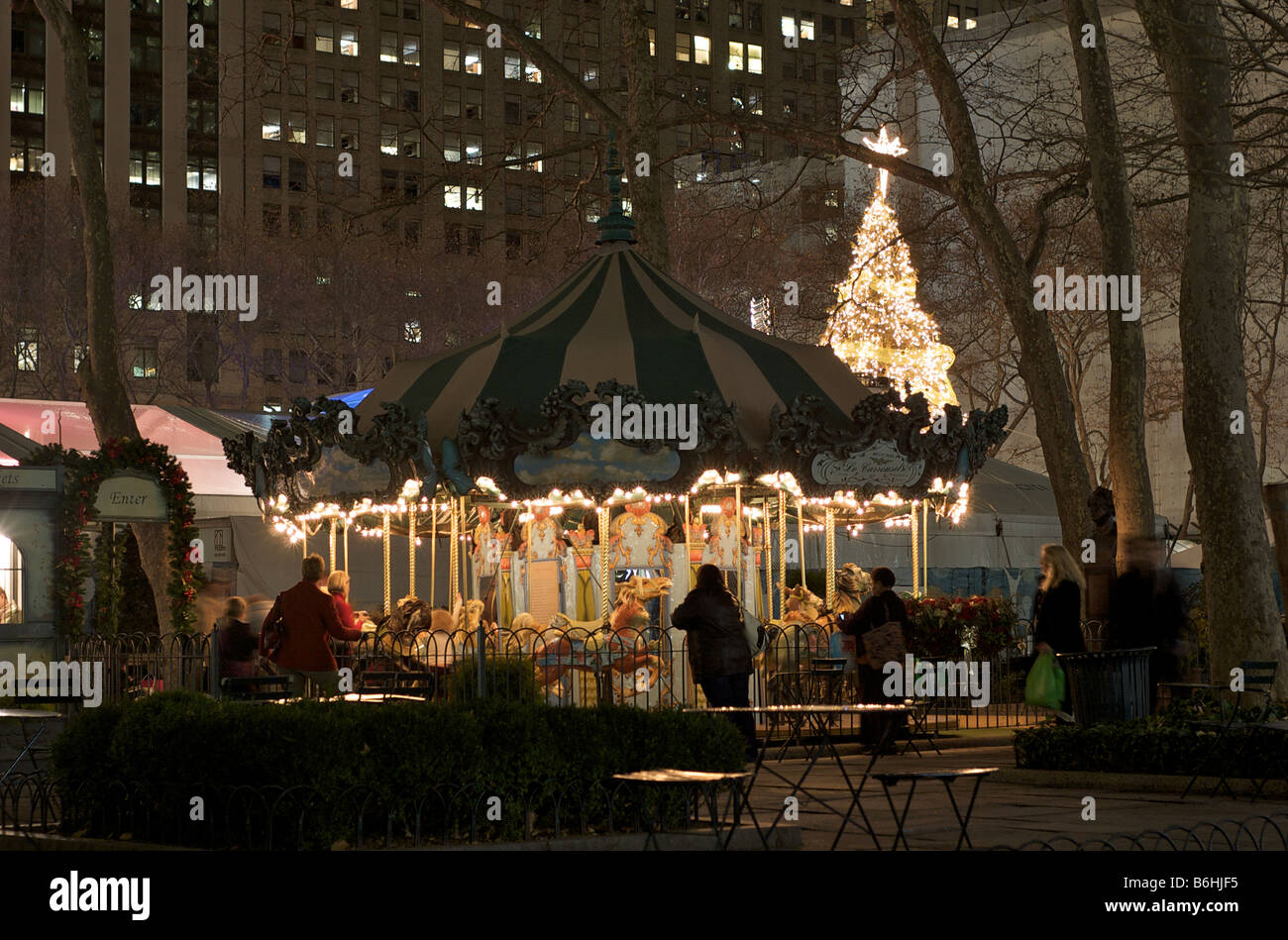Nächtliche Karussellfahrt im Bryant Park New York (für nur zur redaktionellen Verwendung) Stockfoto