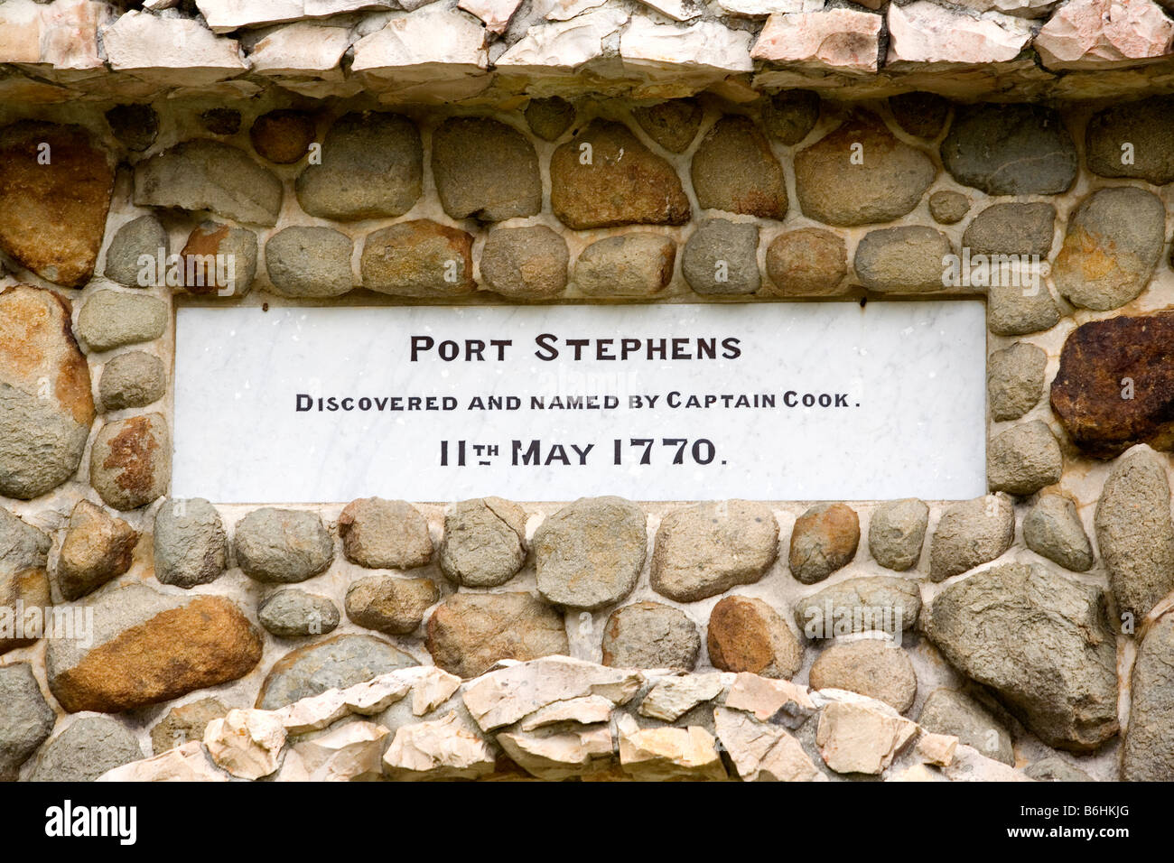 Tafel zum Gedenken an die Entdeckung von Port Stephens Ost Küste Australien von Kapitän James Cook Stockfoto