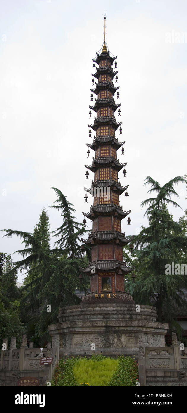 Tausend-Buddha Friedenspagode mit Glocken Wenshu Yuan buddhistischen Tempel Chengdu Sichuan China Stockfoto