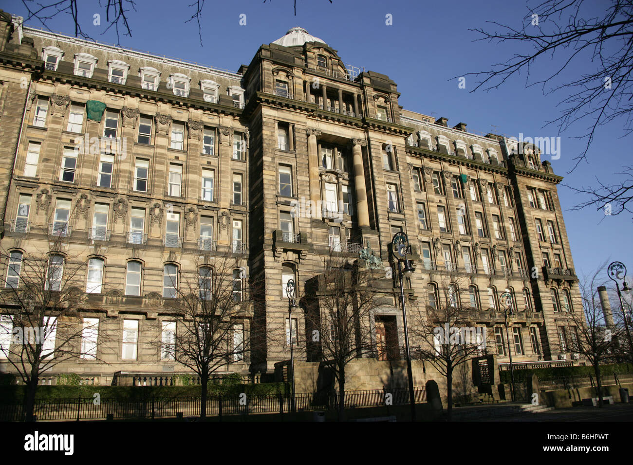 Stadt in Glasgow, Schottland. Südansicht des schottischen NHS Glasgow Royal Infirmary Hospital. Stockfoto