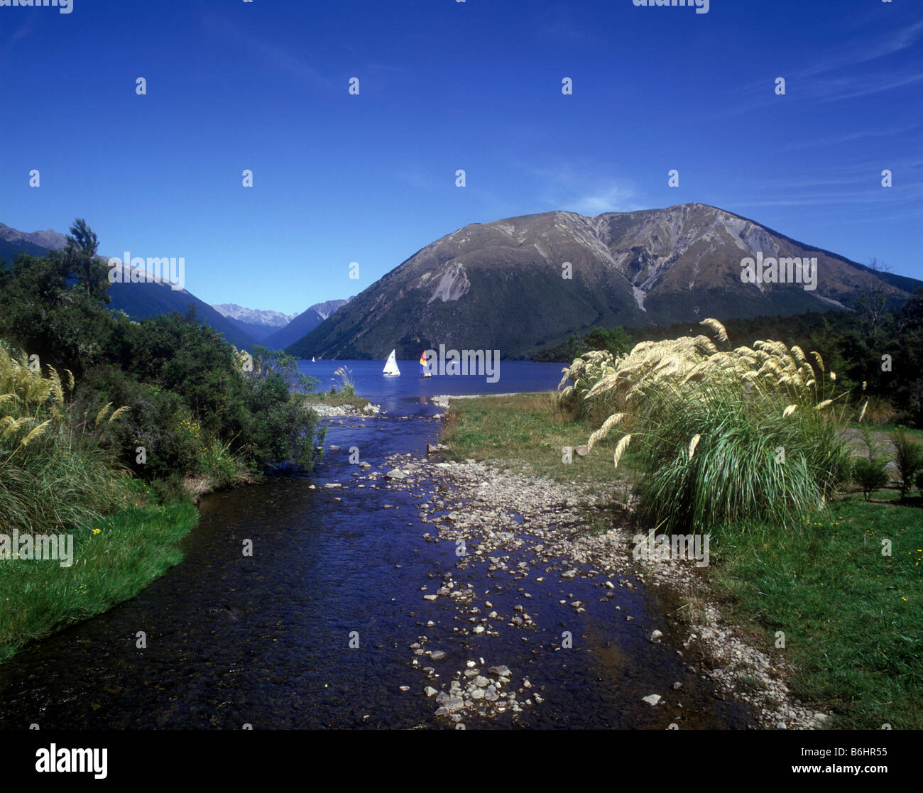 Blick vom über Lake Rotoiti zeigt Mount Robert im Nelson Lakes National Park, der See ist ein beliebter Wassersport-Resort Stockfoto