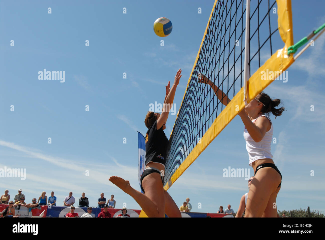 VOLLEYBALL BEACH TOUR 2008 SKEGNESS Gabi Madricka/Eva Czinegeova V Helen Brown/Leanne Weaver Stockfoto