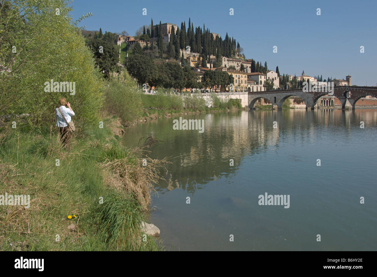 Verona Castel San Pietro Fluss Adige Brücke Ponte Pietra Veneto Italien April 2008 Stockfoto