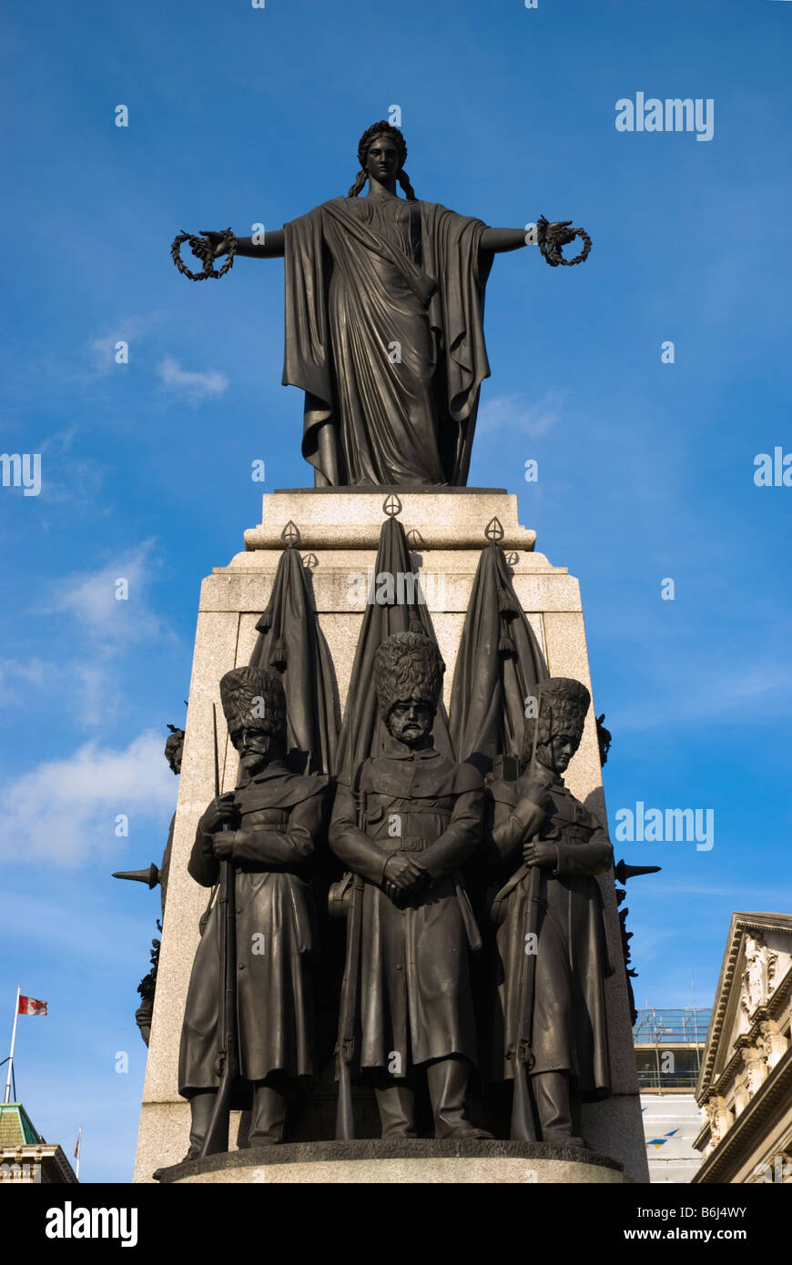 Krim Wachen Memorial und Statue von Florence Nightingale von John Bell bei Waterloo Place in central London England UK Stockfoto