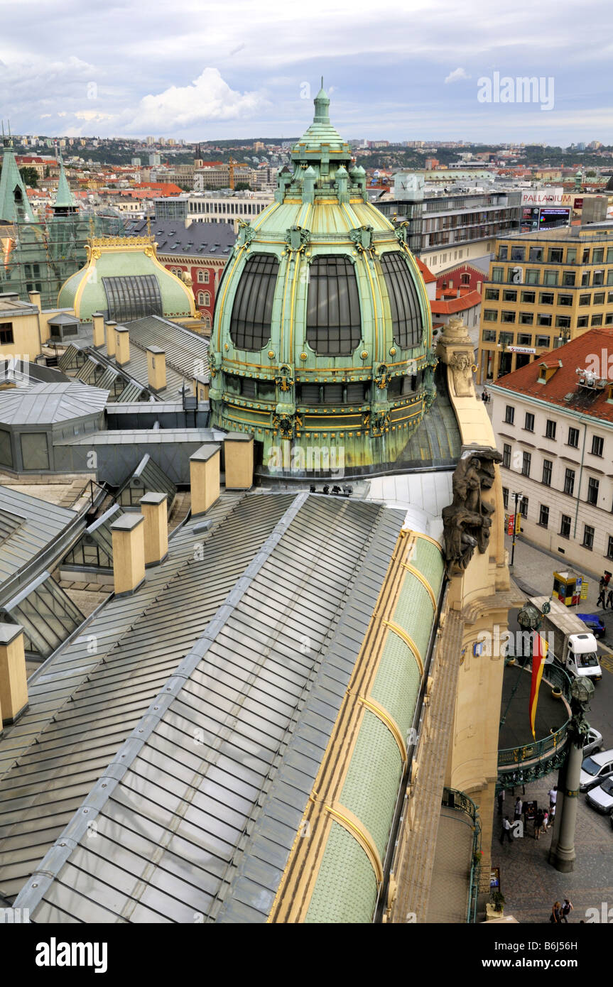 Green Art Nouveau Kuppel des Prager Kavarna Obecni Dum, Gemeindehaus Stockfoto