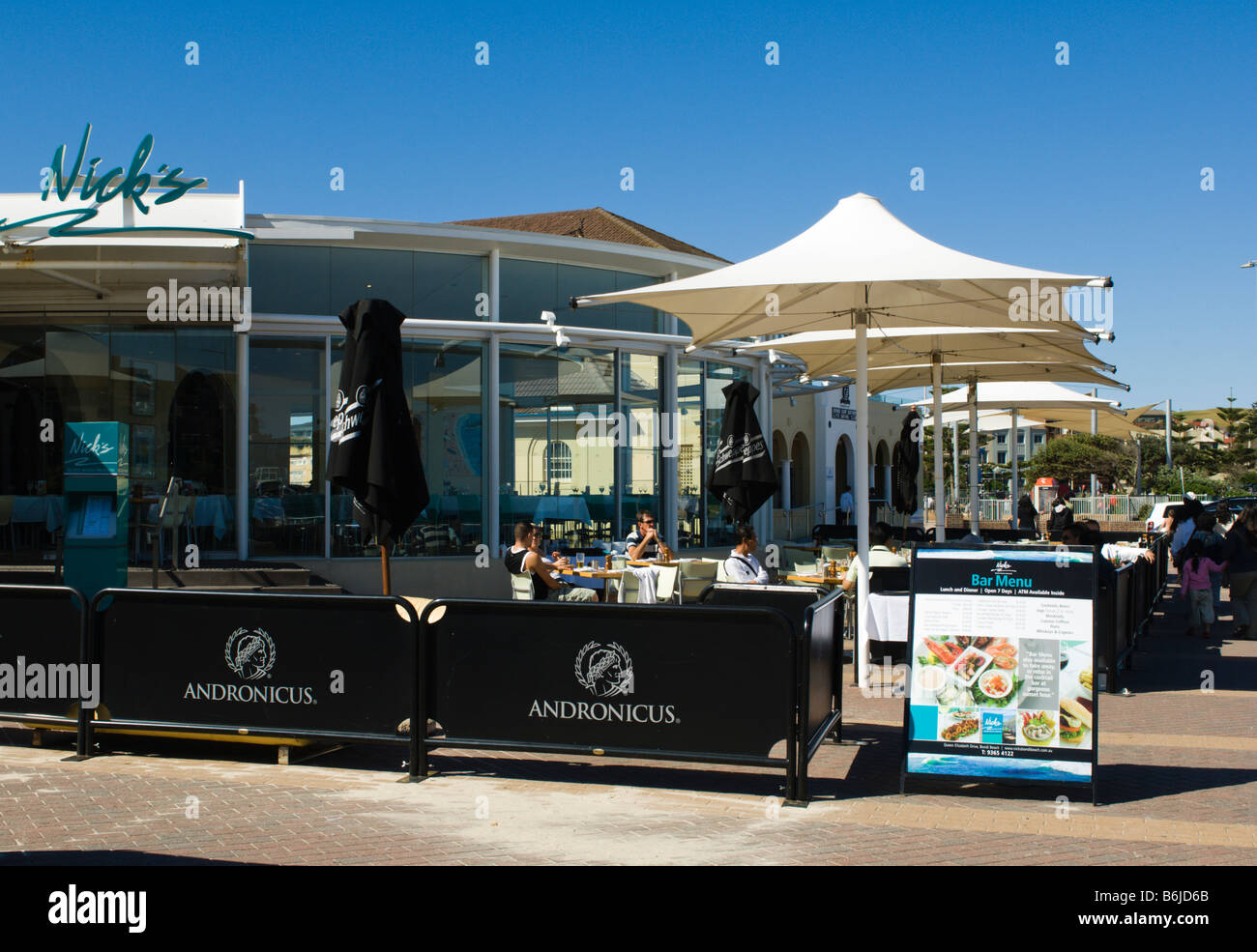 Restaurant am Meer am Bondi beach Stockfoto