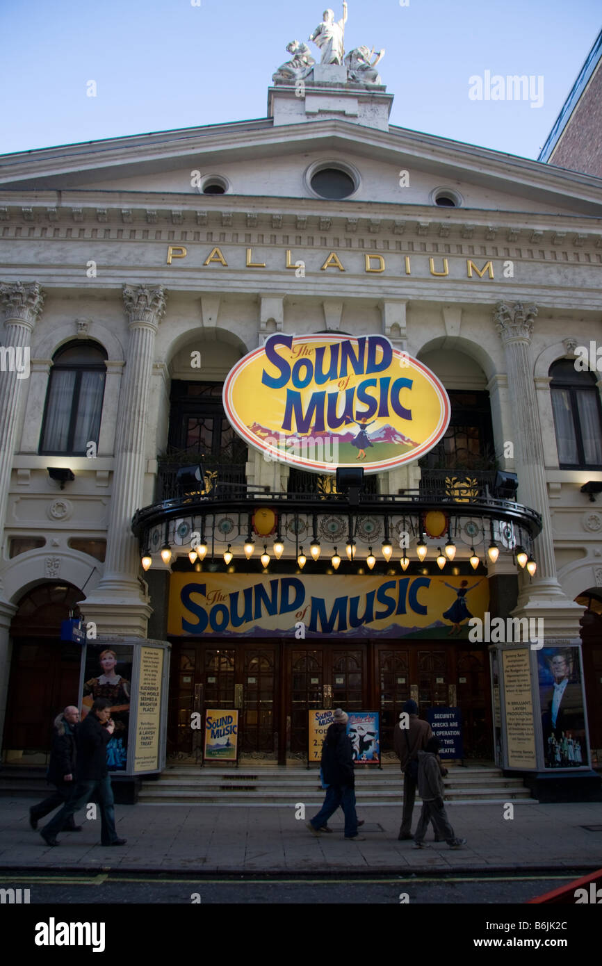 Das London Palladium Theatre mit The Sound of Music, London, England, UK Stockfoto
