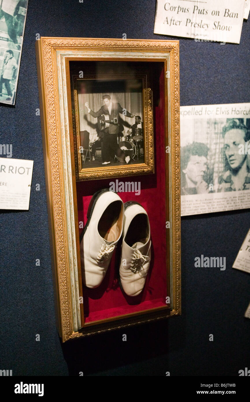 USA, Tennessee, Memphis, Graceland, Elvis weiße Schuhe Stockfotografie -  Alamy