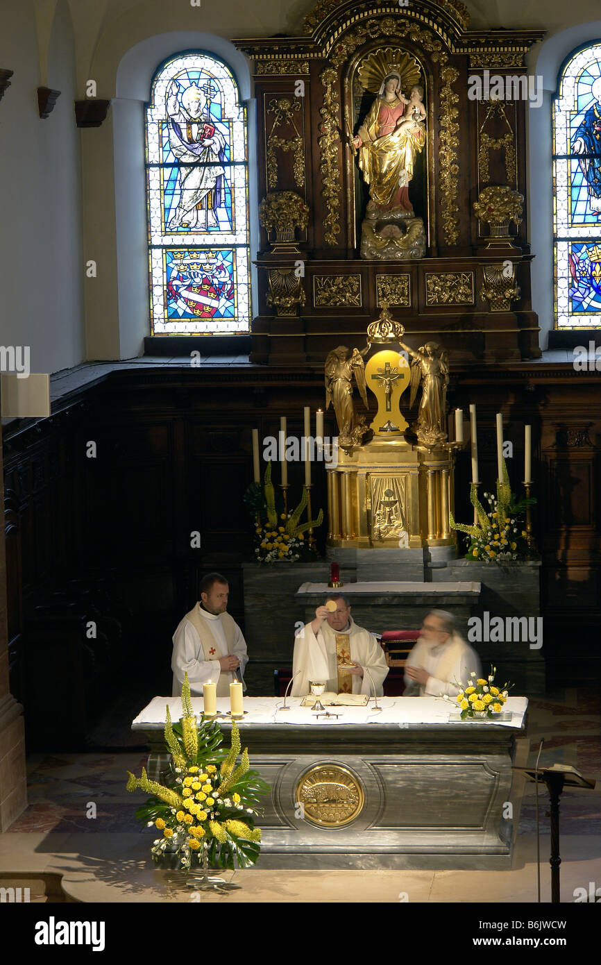 Feier der Heiligen Messe in der Kirche von Mont Saint-Odile - Elsass - Frankreich Stockfoto