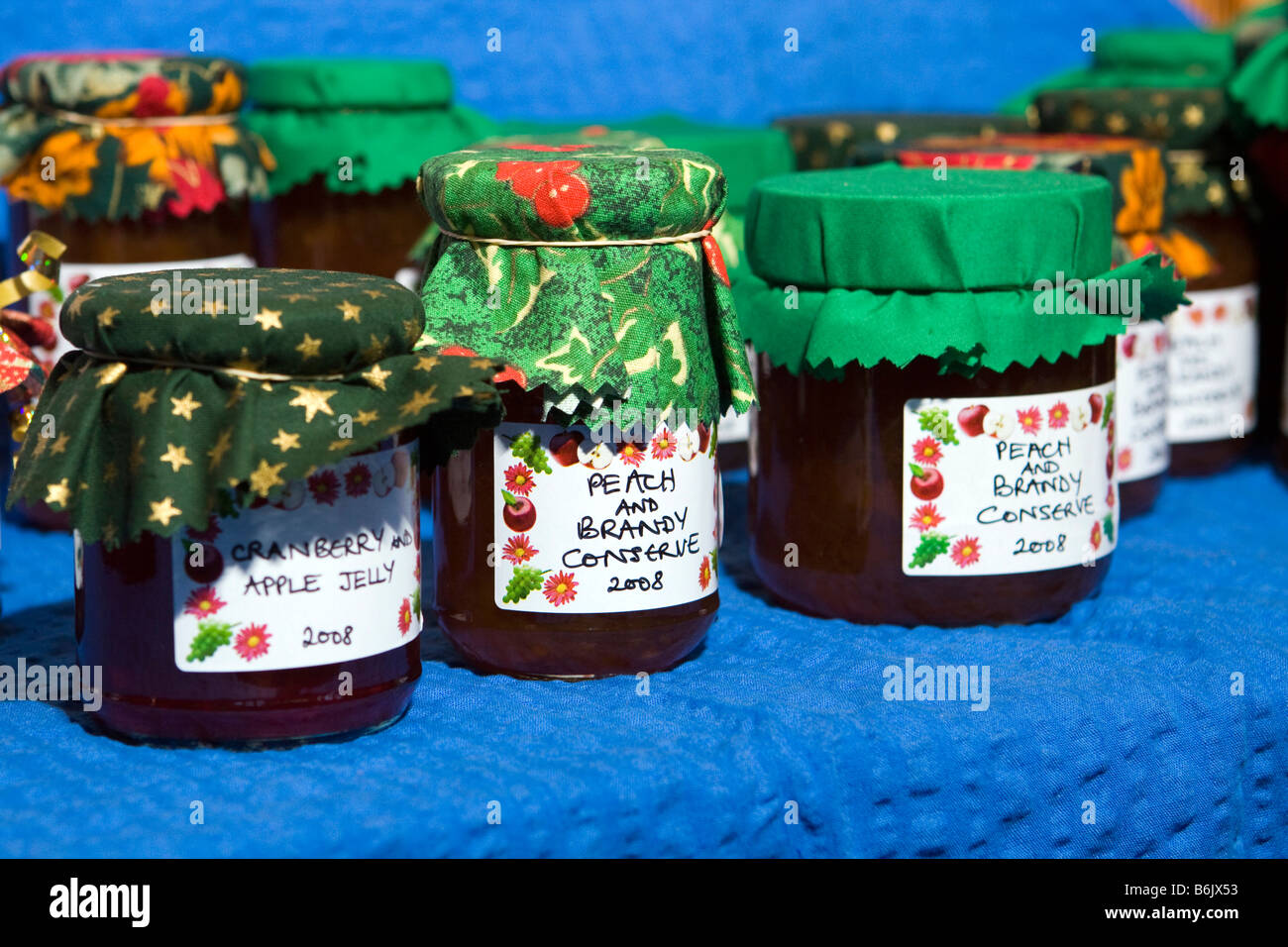 Hausgemachte marmelade zu verkaufen -Fotos und -Bildmaterial in hoher  Auflösung – Alamy