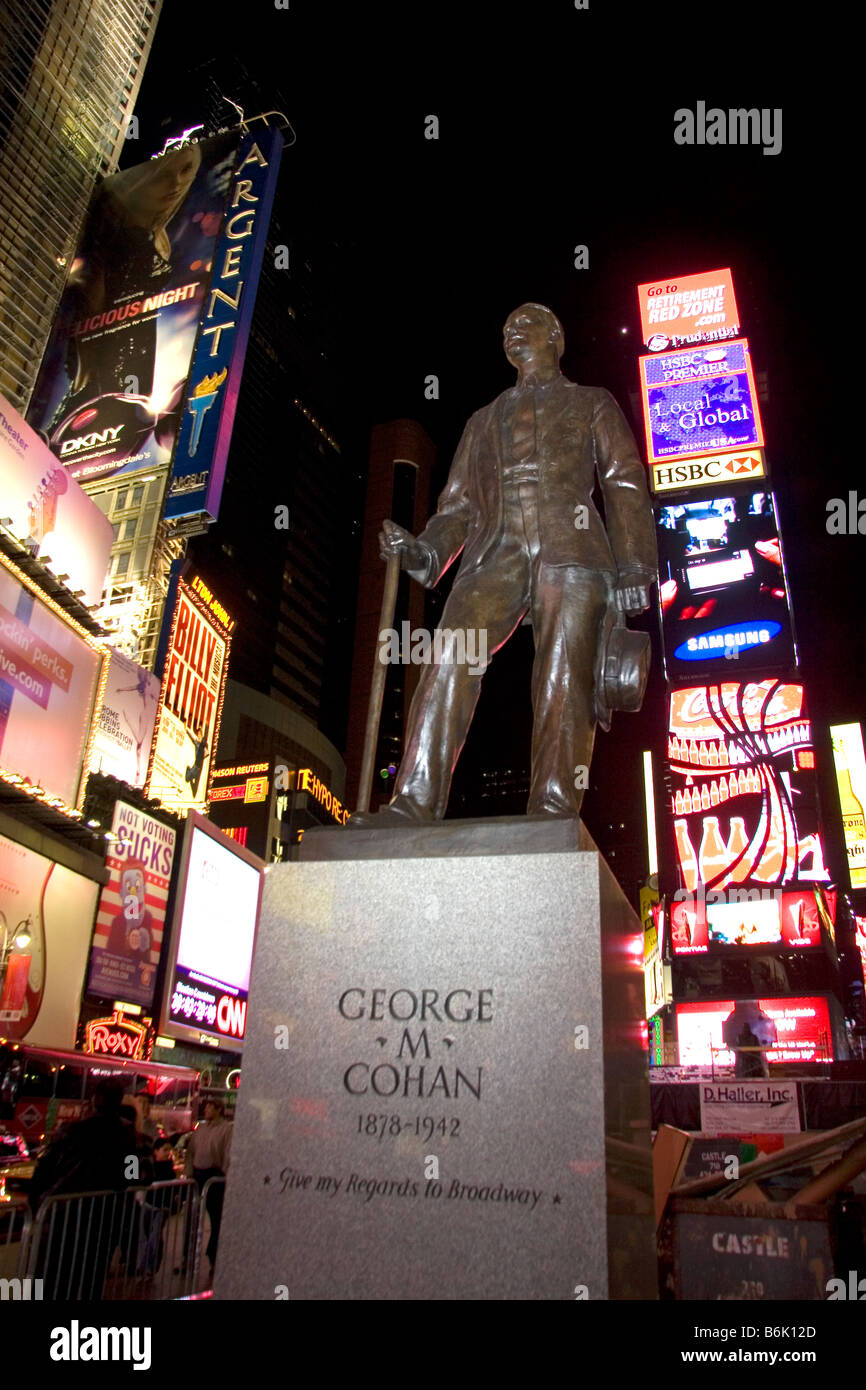 George M Cohan Statue auf dem Times Square bei Nacht Manhattan New York City New York USA Stockfoto