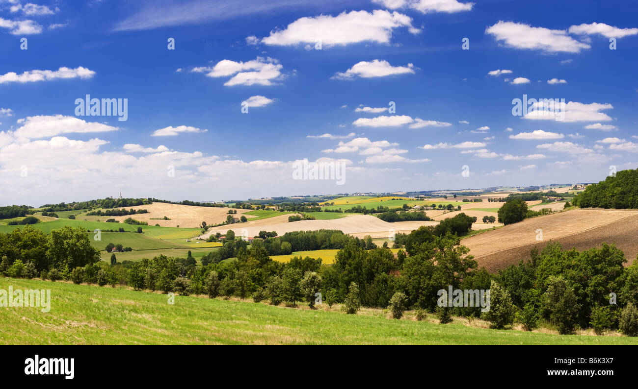 Das Ackerland Landschaft des Gers in Gascogne, Südwesten, Frankreich Stockfoto