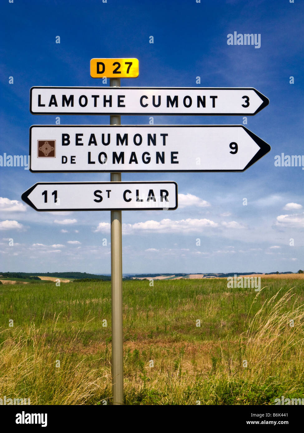 Französisch D Straße gerichtete Straße Zeichen Wegweiser in Südwest-Frankreich, Europa Stockfoto
