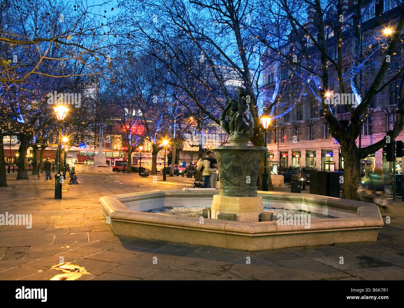 Weihnachtsbeleuchtung In Sloane Square Chelsea London UK Stockfoto