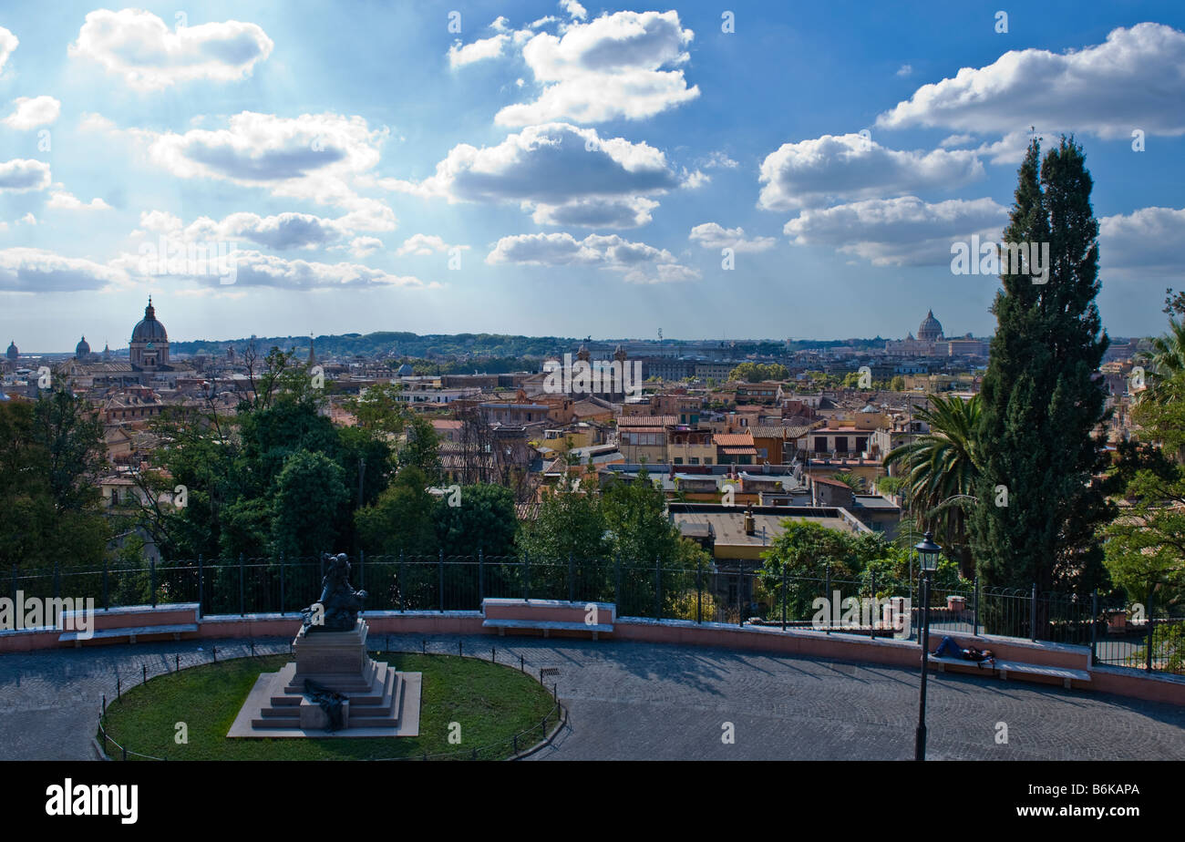 Rom-Panorama des Stadtzentrums von dem Pincio-Hügel aus gesehen Stockfoto