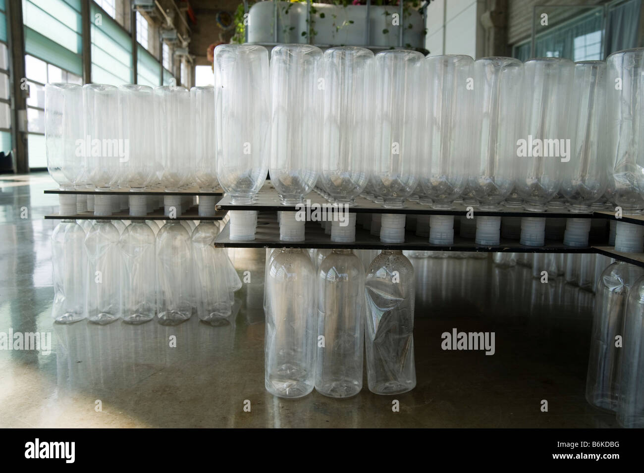 Israel Hiriya produziert das recycling Museum-Kunstwerk aus recycelten PET-Flaschen Stockfoto